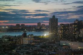 vista de hells kitchen e o rio hudson