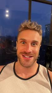 Living for this bold glamour woman i am becoming 🤍