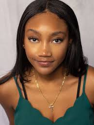 Meet Phoebe Jacobs and understudy Janey Elliott as Emerson! Phoebe is  beyond excited to make her Chicago debut with the Village Theater!  Originally homegrown in Salem, OR, she received her BFA in