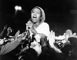 Franklin, aretha louise franklin and her family moved to buffalo, n.y., briefly before settling down in detroit, mich. Miss Aretha Franklin Revista De Prensa