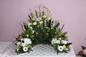 Cremation funeral urn flower arrangements. Pin On Urn Flowers