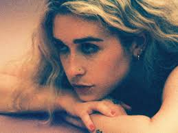 Ella Rossi delivers a stunning sound with her single, “Linen”