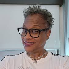 Caitlin Clark vs Angel Reese basketball skills and fan reactions