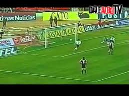 En colo colo disputó un encuentro en 1950 y al año siguiente fue traspasado a la u, donde registró nueve 'bose' siempre fue hincha de universidad de chile, club al que por fin pudo llegar en 2016. Francisco Huaiquipan Alchetron The Free Social Encyclopedia