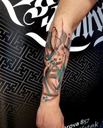 Falešné tetování je v kontrastním designu střetu techniky, robotů a přírody. Tattoo Gallery Bocca Junior Beitrage Facebook