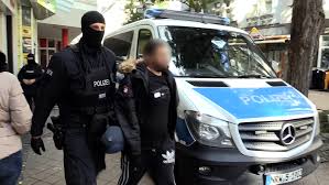 When they arrived at the scene of the accident, the rescue workers found an accident that had crashed into a deep excavation pit. Nrw Aktuell Tv Neue Spezialeinheit Beweis Und Festnahmeeinheit Bfe Unterstutzt Polizeieinsatz Gegen Drogenkriminalitat In Herne