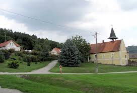 A síaréna területén könnyű és nehezebb pályák, tanulópálya és kezdők által is biztonságosan használható. Epleny Siarena Latnivalok Programok Orszagjaro