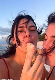 Kendall and Kylie Jenner are 'drunk'