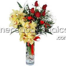 Ideal para sorprender a una amiga o un familiar. Arreglo Con Rosas Rojas Y Orquideas Amarillas Bing Mercado Jamaica