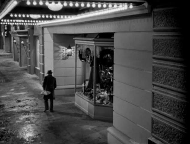 The Art of Noir: Fritz Lang's SCARLET STREET (Universal 1945) – cracked  rear viewer