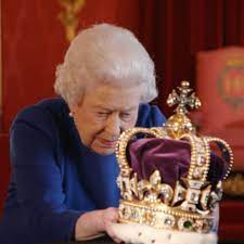 During the coronation, queen elizabeth was dressed in garments of cloth of gold which belong to the crown jewels. Queen Elizabeth Ii Plays With Her Crown Popsugar Celebrity