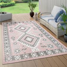 Ein outdoor teppich verschönert unseren außenbereich, wie terrasse, balkon und garten, ungemein. In Outdoor Teppich Fur Balkon Und Terrasse Mit Orient Muster In Rosa Kaufen Bei Diva Teppich Center