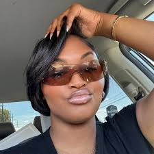 Mon-Fri : Scrubs Sat-Sun : moo-moo This can't be life 🤦🏽‍♀️