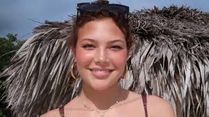 Michael Strahan's Daughter Isabella Shares Bikini Pics a Year After  Radiation Therapy