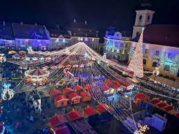A fost inaugurat cu turta dulce, cadouri surpriza si cu un mos craciun venit tocmai din laponia. AtmosferÄƒ FeericÄƒ La Targul De CrÄƒciun Din Sibiu Audio Europa Fm