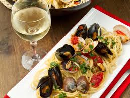 Spaghetti Aux Moules Et Palourdes Une Belle Recette Meridionale De Pates Aux Coquillages Recette Recette Pate Crevette Palourdes Recettes De Cuisine