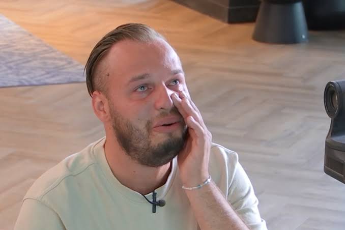Bondgenoten-Délano compleet in tranen na belletje van zijn moeder -  LoveReality
