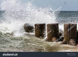 Atlantic Ocean Waves Croshing On Jetty Stock Photo 1472053985 | Shutterstock