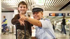 Zustimmung ist im zivilrecht die erklärung des einverständnisses mit einem von anderen rechtssubjekten abgeschlossenen rechtsgeschäft. Bundespolizei Reisen Mit Kindern