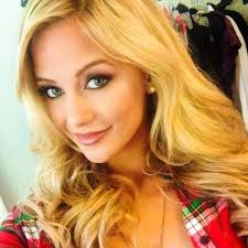 Amanda Redfield (@AlohaRedfield)