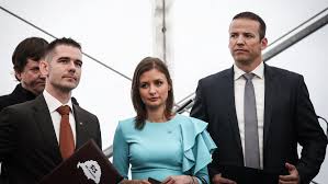 Ahol könyveket égetnek, ott végül embereket is fognak. Index Belfold Duro Dora Nem Adja Vissza A Mandatumat