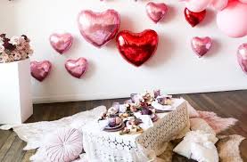 O dia dos namorados, em alguns países chamado dia de são valentim é uma data especial e comemorativa na qual se celebra a união amorosa entre casais e namorados, em alguns lugares é o dia de demonstrar afeição entre amigos. Dia Dos Namorados 2021 Presentes Ideias De Jantar Cartao