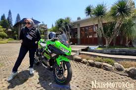 Kumpulan cewek cantik naik ninja wahet channel. Ladies Biker Rani 05 Naik Motor Jurnal Pengendara Motor