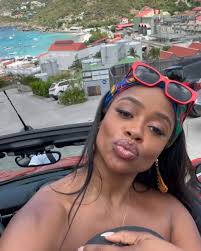 Today I got my dream car !!! Anyone who knows me knows how hard I grind for  the things I want, and BAYBEEEE!!!! I worked sooooo hard for this !!!  Bringing in