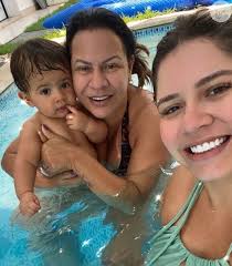 Foto: Marília Mendonça posa com a mãe, Ruth, e o filho, Leo