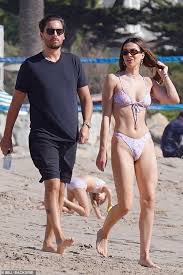 The kuwtk star, 37, and model, 19, tucked into a large meal with a group of friends on tuesday. Scott Disick 37 Shows Off His Latest Property Development Amid New Romance With Amelia Hamlin 19 Aktuelle Boulevard Nachrichten Und Fotogalerien Zu Stars Sternchen