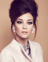 Any color will do, as long as it suits your dress. We Love This 60 S Inspired Hair Makeup Retro Hairstyles Vintage Wedding Hair Vintage Hairstyles