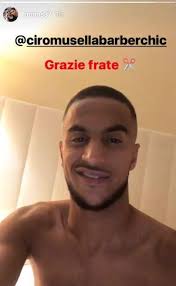 Visualizza altre idee su tagli di capelli, capelli, acconciature. Foto Nuovo Look Per Ounas Il Francese Ringrazia Il Barbiere In Napoletano