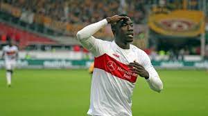 Dennoch findet der trainer pellegrino matarazzo positive aspekte. Vfb Stuttgart Identitat Von Spieler Silas Wamangituka Wird Angezweifelt