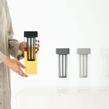 近日発売予定の商品のご紹介 アイスコーヒー好き のみなさまにご朗報 弊社人気の横置きできるスクエアタイプのウォータージャグの水出しフィルタータイプがリリースです 個人的に コールドブリューコーヒー は味は割と好きです 油分や パフなどが落ちにくいので