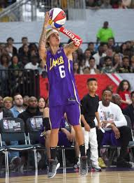 Justin Bieber Photos Photos 2018 Nba All Star Game Celebrity Game In 2020 Justin Bieber Photos I Love Justin Bieber Justin Bieber