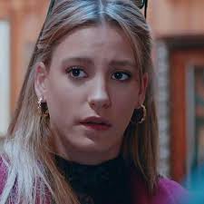 Serenay Sarikaya As Mira Medcezir Serenaysarikaya Medcezir Everyday Hairstyles Beauty Hairstyle