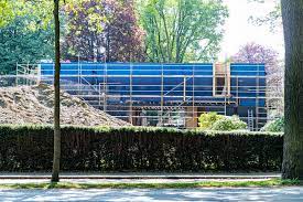 Sonen till far (?) och mor(?) är som musiker under 2021 känd för het is een nacht., per spoor, hemel nr. Zien Hier Verrijst Nieuwe Villa Guus Meeuwis