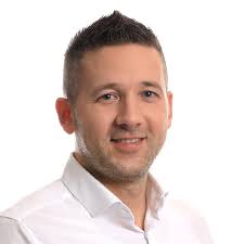 Tebe gledam, Dr. Robert Golob!