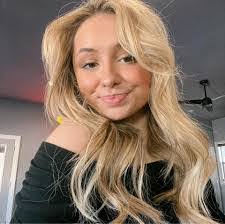 Anne Burlingame's Instagram, Twitter & Facebook