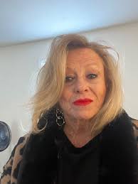 Connie Batey's Instagram, Twitter & Facebook