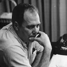 Robert Bernard Altman (/ˈɔːltmən/; February 20, 1925