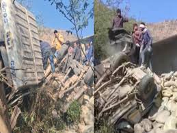 four employees of electricity ...