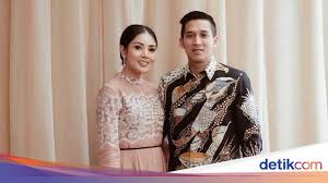 Nella kharisma dan dory harsa resmi menikah, diduga dory harsa pindah agama demi nella kharisma. Mantan Suami Ajukan Banding Cerai Ke Nindy Ayunda Capcus
