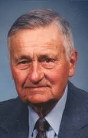 Warren Hadley's Instagram, Twitter & Facebook