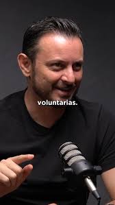 A veces, bajarte del barco también es avanzar., Juan Pablo Cisneros apostó  por la movilidad eléctrica cuando nadie más lo hacía., Pero ser el primero  no siempre basta., Sin el capital necesario para ...