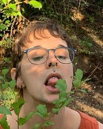 Holly Rowan's Instagram, Twitter & Facebook