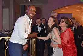 Sendung in stiefeln und strumpfhose sie zeigt ihre schenkel. Bundespresseball Mit Frank Walter Steinmeier Gerhard Schroder Kim So Yeon