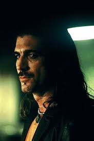 Gátlástalanul (Törvényen túl)