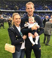 Who is harry kane's girlfriend katie goodland and how many children do they. Heart Warming Moment Young Harry Kane Met England Hero David Beckham Hello