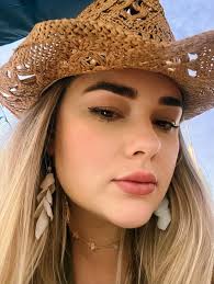 Isabella Mello (@isabellamello) • Instagram photos and videos